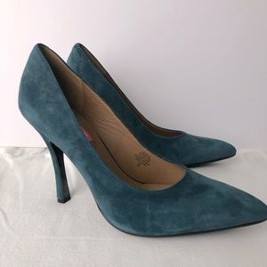 ISAAC MIZRAHI NY Teal Suede Pumps